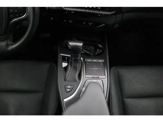 Lexus UX 250h Luxury Line 2020 Hybride Benzine 27