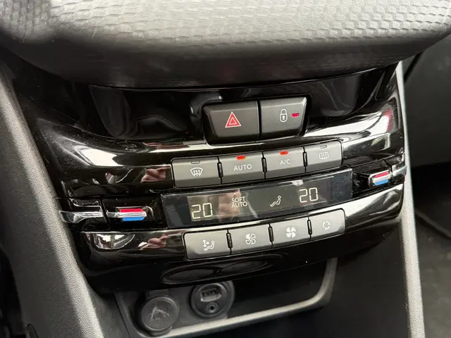 Peugeot 2008 1.2 PureTech Allure Automaat 2018 Benzine 28