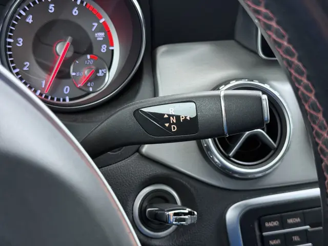 Mercedes-Benz GLA 180 AMG line 2016 Benzine 20