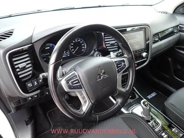 Mitsubishi Outlander 2.4 PHEV Pure 2020 Hybride Benzine 11
