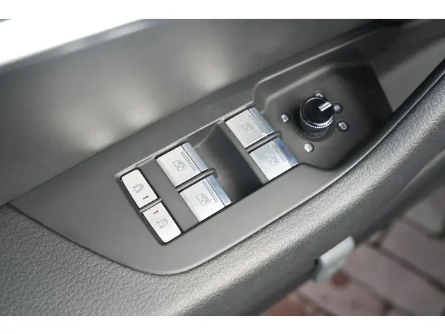 Audi A6 Avant 40 TFSI S edition 2022 Benzine 18