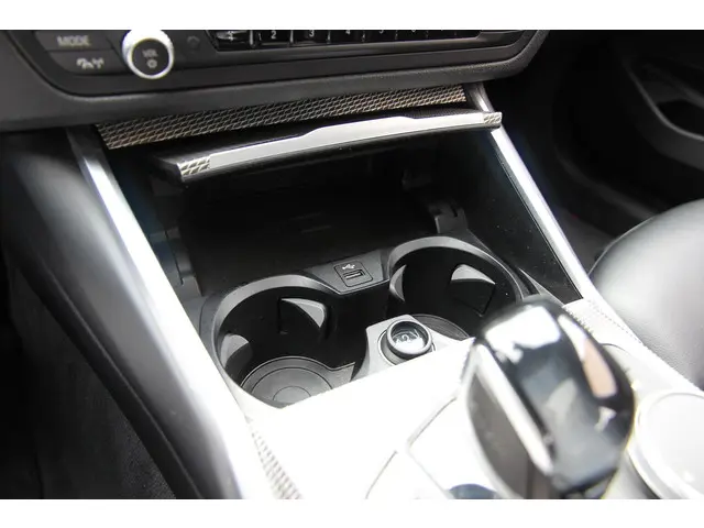 BMW 3 Serie 330i High Executive 2019 Benzine 29
