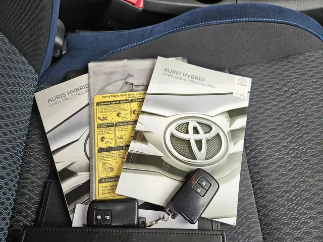 Toyota Auris 1.8 Hybrid Executive 2015 Hybride Benzine 38