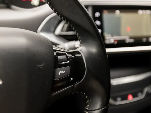 Peugeot 308 SW 1.2 PureTech Sport 2018 Benzine 22