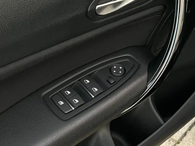 BMW 1 Serie 118i Sport Line Edition 2019 Benzine 24