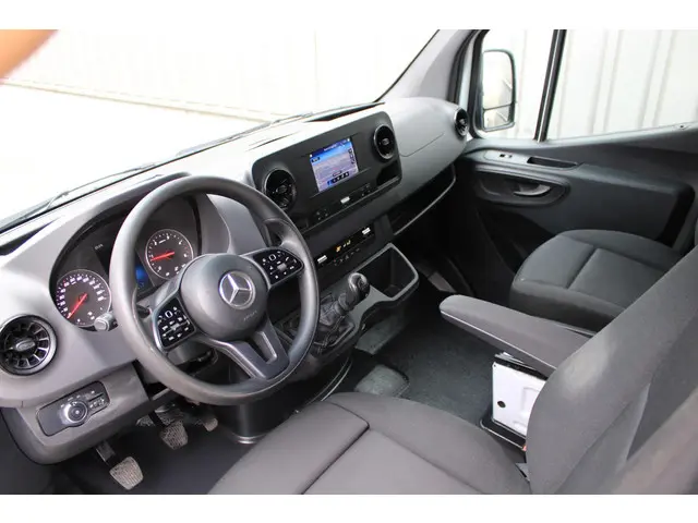 Mercedes-Benz Sprinter 2