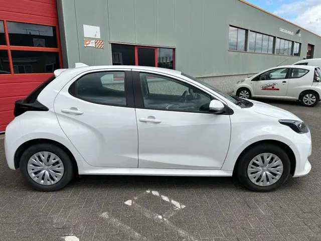 Toyota Yaris 1.5 VVT-i Active 2021 Benzine 6