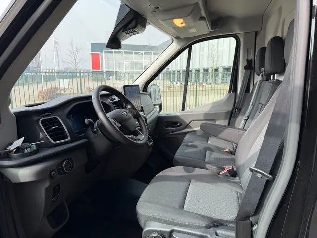 Ford Transit 350 2.0 TDCI L3H2 Limited RWD 2024 Diesel 7