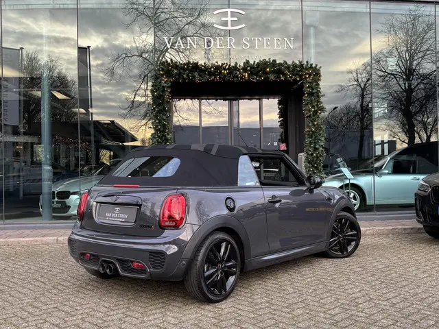 MINI Cooper S Cabrio 2