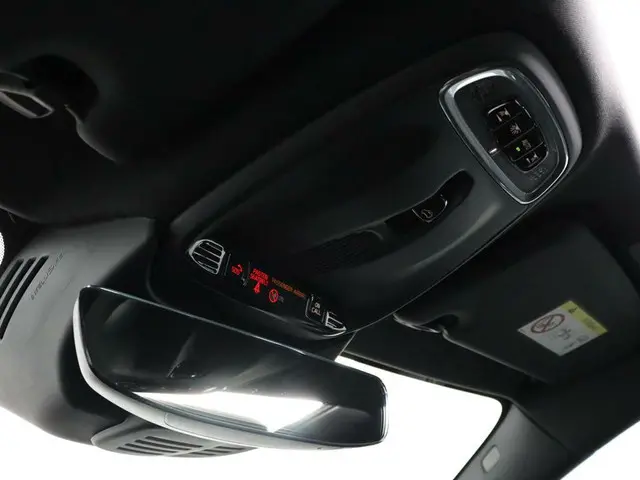 Volvo S60 2.0 B4 R-Design|Blis| panodak|adapt 2021 Benzine 32