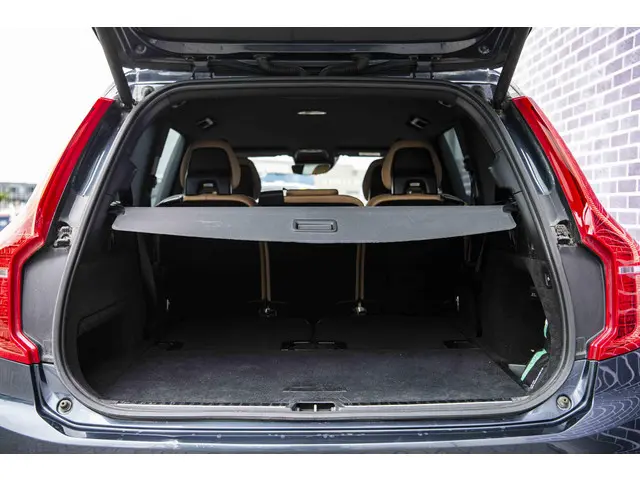 Volvo XC90 2.0 D4 90th Anniversary Edition 2018 Diesel 30