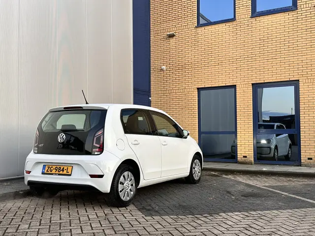 Volkswagen up! 1.0 BMT move up! 2019 Benzine 6