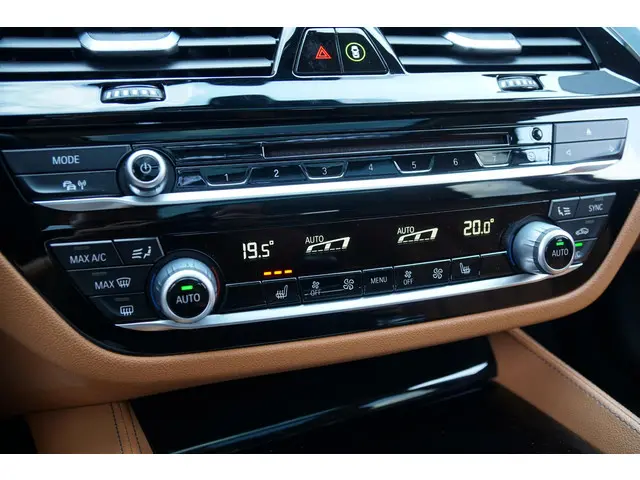 BMW 5 Serie Touring 530i xDrive Executive 2017 Benzine 36