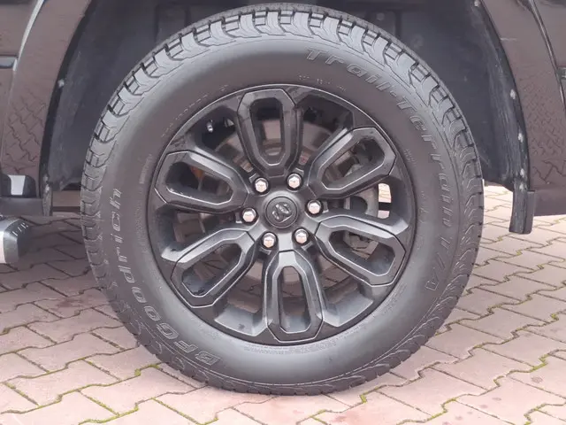 Dodge Ram 1500 5.7 V8 4x4 Crew Cab Laramie 2019 LPG/Gas 45