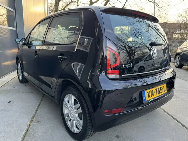 Volkswagen up! 1.0 MPI 60 pk BMT high up! 2019 Benzine 32