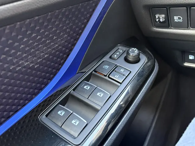 Toyota C-HR 1.8 Hybrid Bi-Tone 2017 Hybride Benzine 24