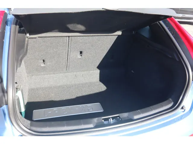 Volvo V40 2.0 T2 Summum 2015 Benzine 29