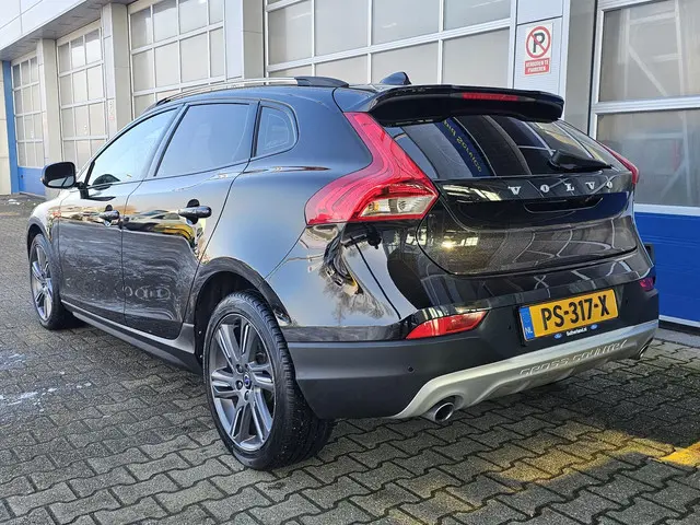 Volvo V40 Cross Country 2.0 D4 Summum 2016 Diesel 3