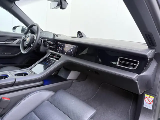 Porsche Taycan Performance 84 kWh 2024 Elektrisch 41