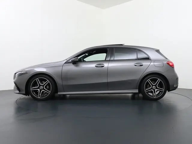 Mercedes-Benz A-Klasse 200 AMG Line 2023 Benzine 4