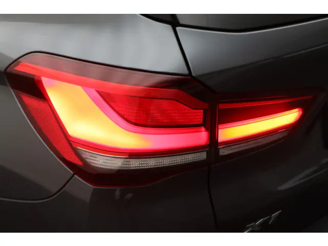 BMW X1 sDrive18i High Executive 2021 Benzine 26