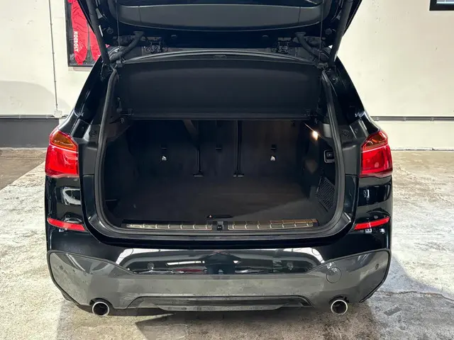 BMW X1 xDrive20i High Executive 2018 Benzine 32