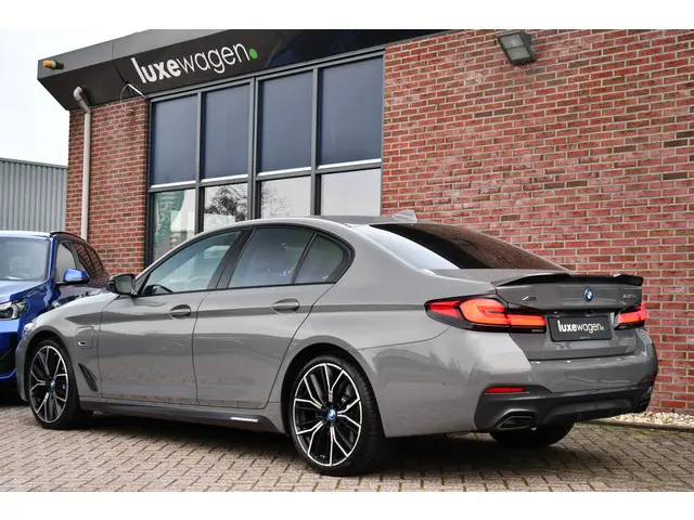 BMW 5 Serie 545e xDrive M-Sport 2022 Hybride Benzine 6
