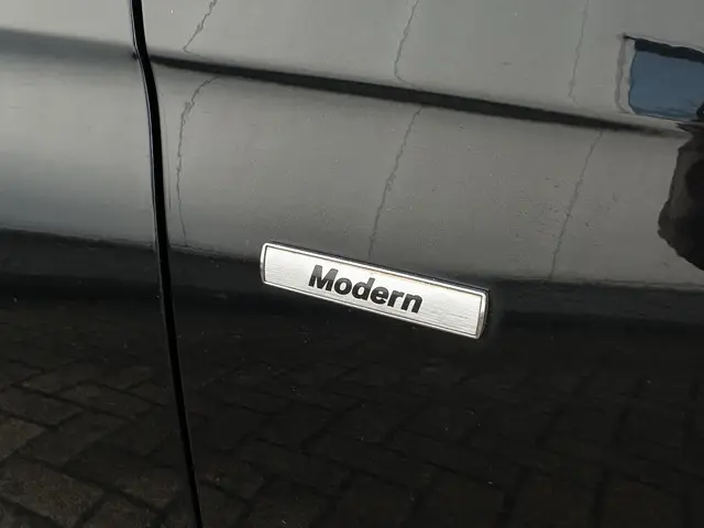 BMW 3 Serie 320i Executive 2013 Benzine 9