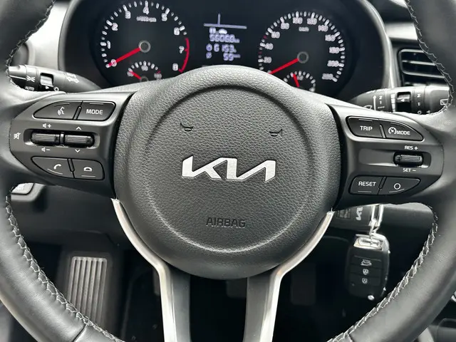 Kia Stonic 1.2 MPi Edition7 + Emotion pakket 2023 Benzine 7