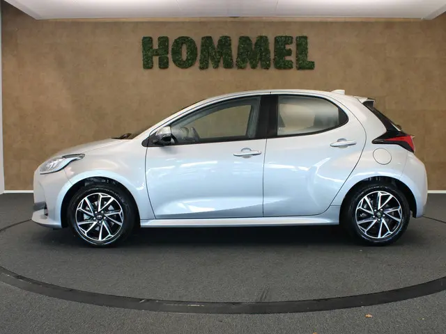 Toyota Yaris 1.5 Hybrid Dynamic 2022 Hybride Benzine 10
