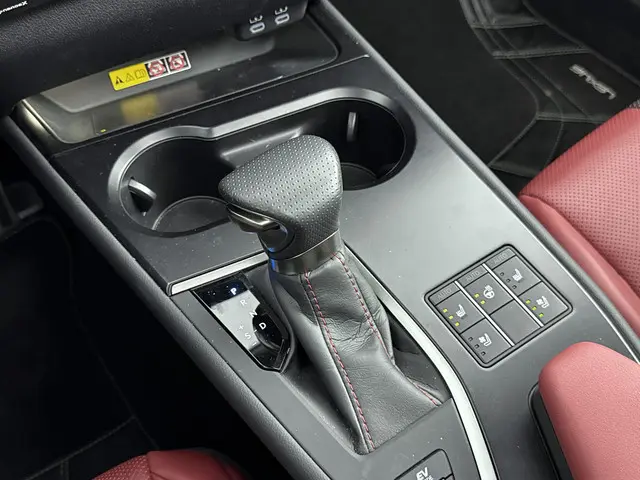 Lexus UX 250h F Sport Line 2024 Hybride Benzine 8