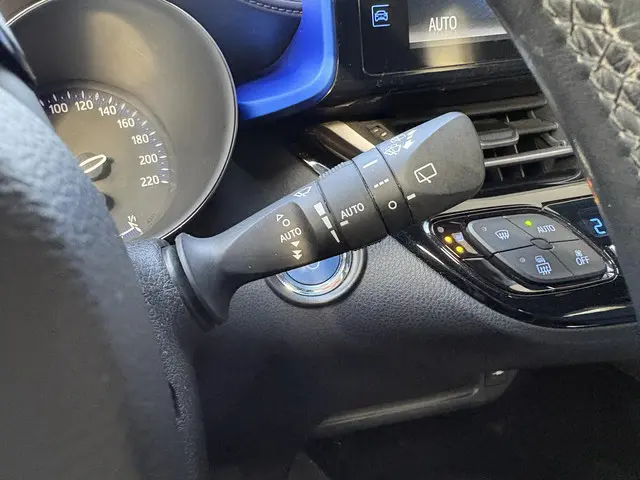 Toyota C-HR 1.8 Hybrid Bi-Tone 2017 Hybride Benzine 22