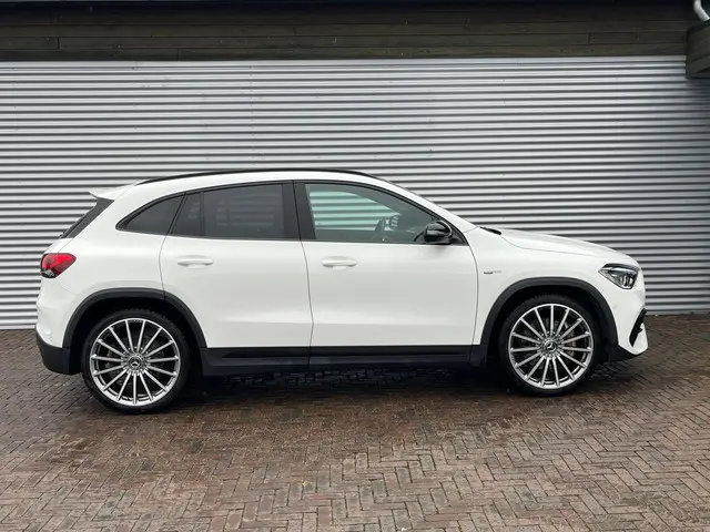 Mercedes-Benz GLA AMG 35 4MATIC 2021 Benzine 15