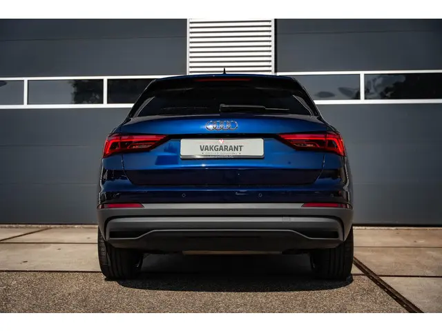 Audi Q3 45 TFSI e S edition 2022 Hybride Benzine 4