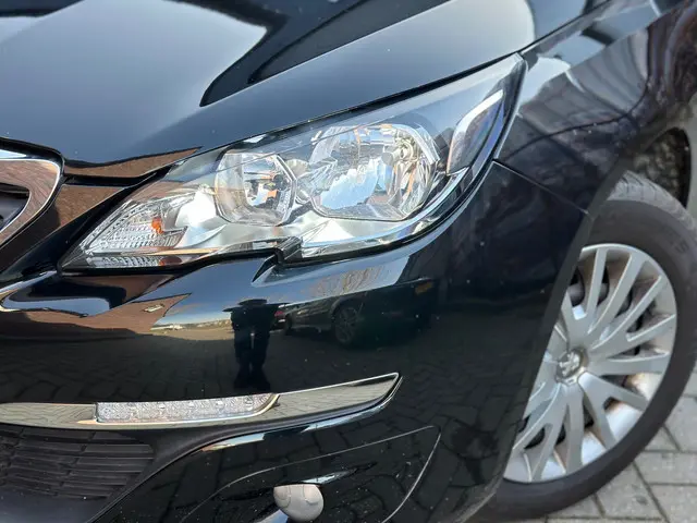 Peugeot 308 1.2 VTi Access - NWE RIEM - LED - APK 2013 Benzine 4