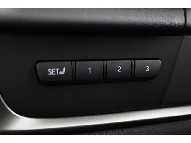 Lexus RZ 350e 35th Edition 77 kWh 2026 Elektrisch 43