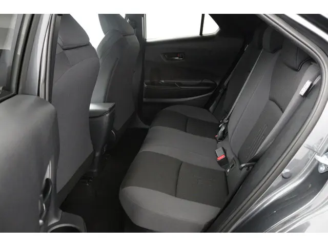 Toyota C-HR 1.8 Hybrid 140 Dynamic 2024 Hybride Benzine 17