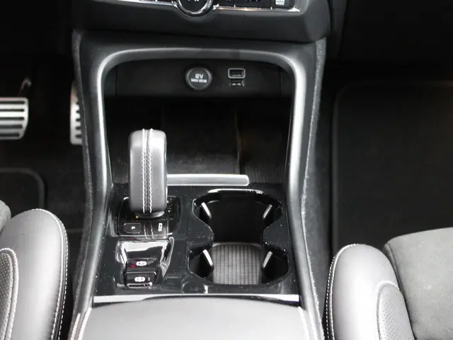 Volvo XC40 2.0 T4 R-Design 2018 Benzine 17