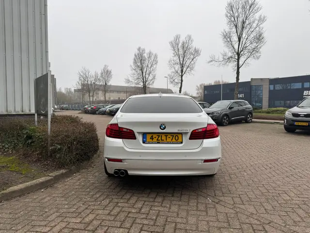 BMW 5 Serie 528i Luxury Edition AUTOMAAT!! 2015 Benzine 3
