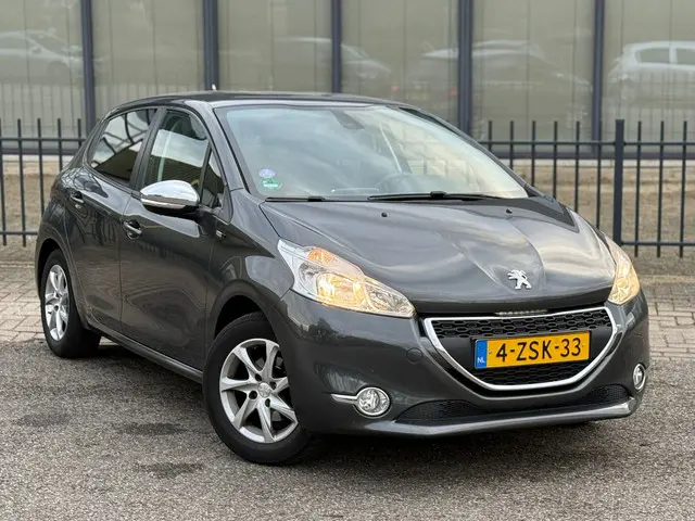 Peugeot 208 1.2 PureTech I Lees text! 2015 Benzine 7