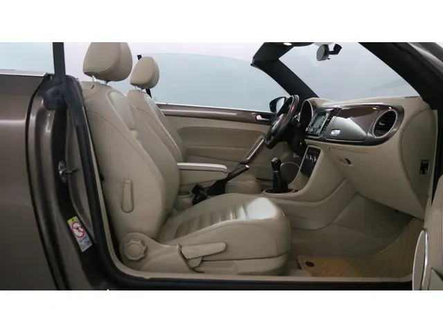 Volkswagen Beetle 2.0 TDI 140pk Design 2013 Diesel 26