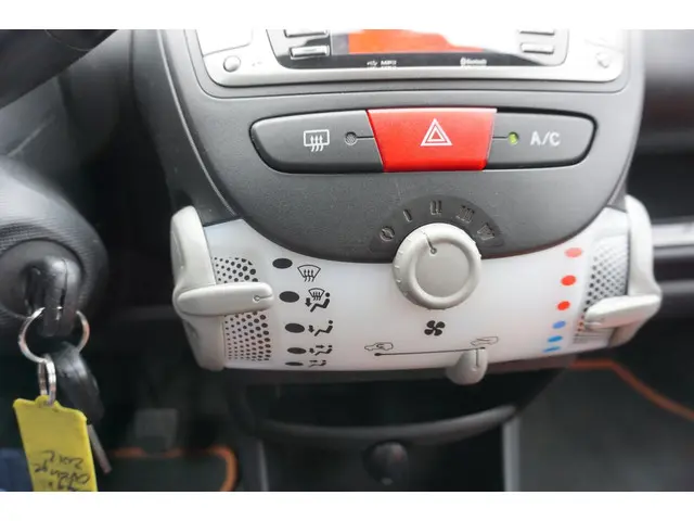 Toyota Aygo 1.0 VVT-i Dynamic Orange LED 2012 Benzine 12
