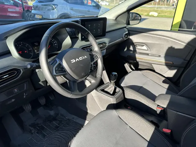 Dacia Sandero Stepway TCe 110 Extreme 2025 Benzine 9