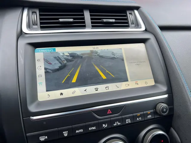 Jaguar E-PACE 2.0 P250 AWD R-Dynamic 2019 Benzine 19