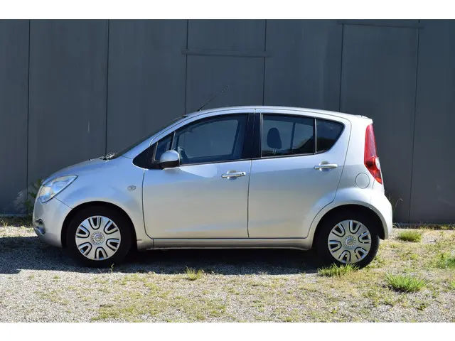 Opel Agila 1.2 Edition 2012 Benzine 16