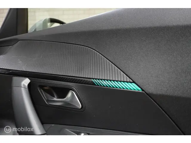 Peugeot 2008 1.2 PureTech Allure 2021 Benzine 30