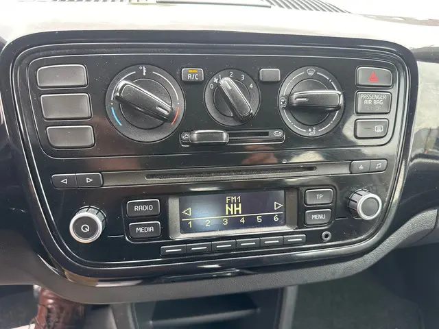 Volkswagen up! 1.0 move up! 2013 Benzine 17