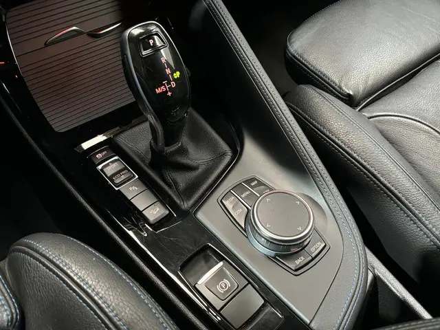 BMW X1 xDrive20i High Executive 2018 Benzine 24