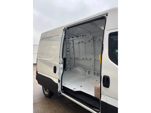 Iveco Daily 35S16V A8 L2H2 2024 Diesel 11
