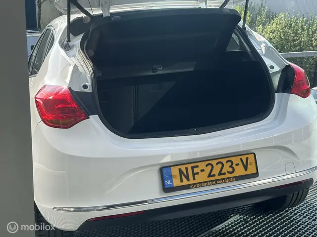 Opel Astra 1.6 Business+ 2015 Benzine 10